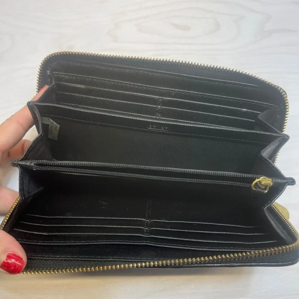 Very Rare Coach Wallet Zip Around Accordion Black‎ w/Leather Design Soft Leather